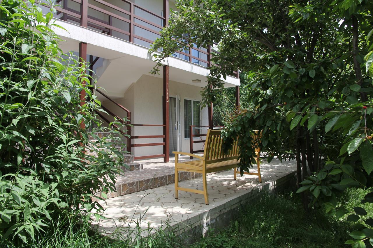 Guest House Leto Dolinka 외부 사진